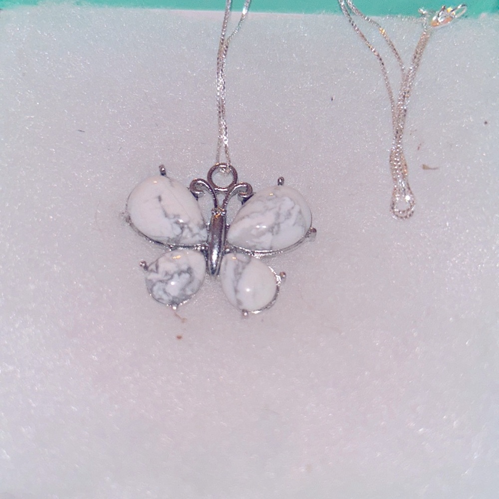 Hippie Boho Natural Howlite Butterfly 🦋 Silver 16” Neck… - Picture 2 of 5